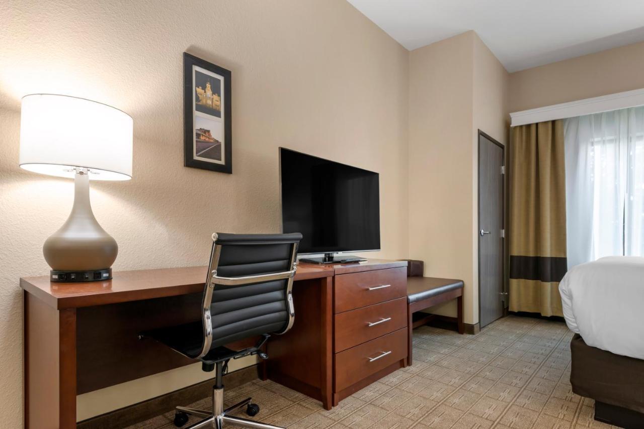 מנקאטו Comfort Inn & Suites מראה חיצוני תמונה